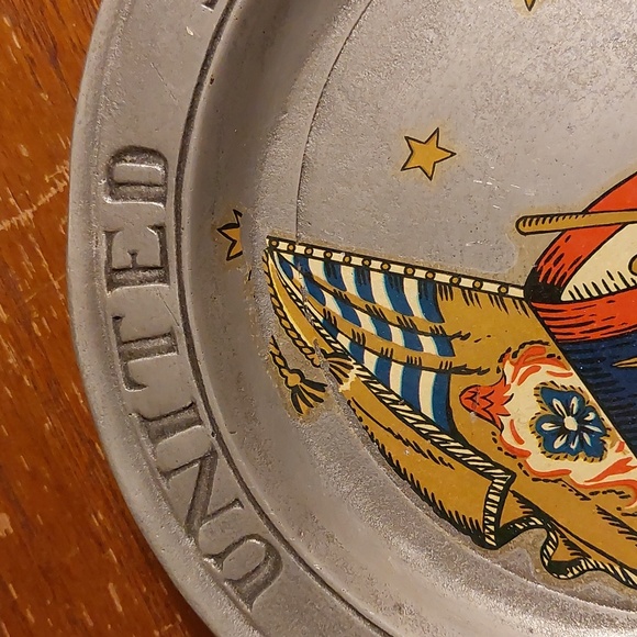 Plate sized silver (color) USA tray - Picture 4 of 4